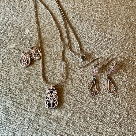 Bundle of art nouveau style earrings and necklace in silver tone - Picture 2 of 12